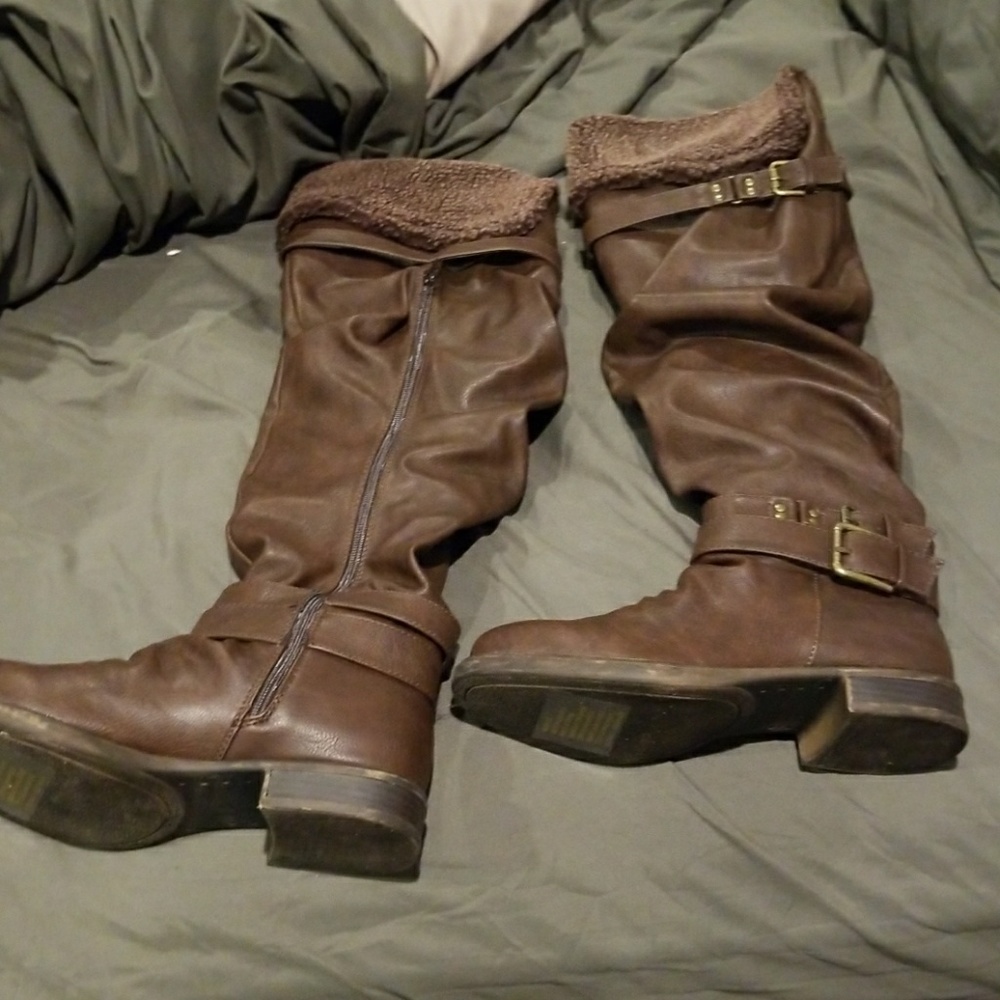 Boots - Picture 3 of 4
